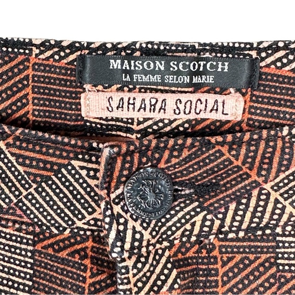 SCOTCH & SODA La Femme Selon Marie Sahara Social Printed Mid Rise Shorts - Picture 8 of 9